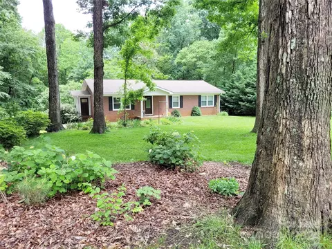 828 Fieldstone Rd, Mooresville, NC 28115
