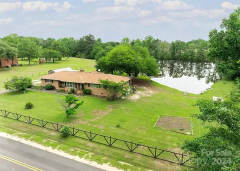 713 Hickory St, Pageland, SC 29728