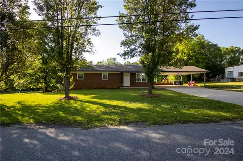 128 Fairway Ave, Hudson, NC 28638