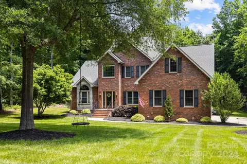 Exterior - 16009 Hamilton Forest Dr, Fort Mill, SC 29708 photo 3 of 6
