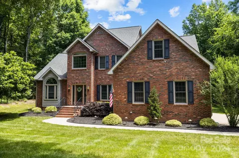 Exterior - 16009 Hamilton Forest Dr, Fort Mill, SC 29708 photo 2 of 6