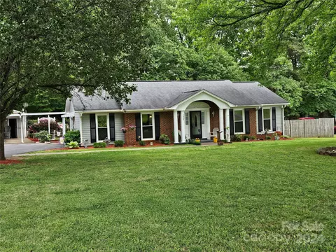 1307 S Point Rd, Belmont, NC 28012