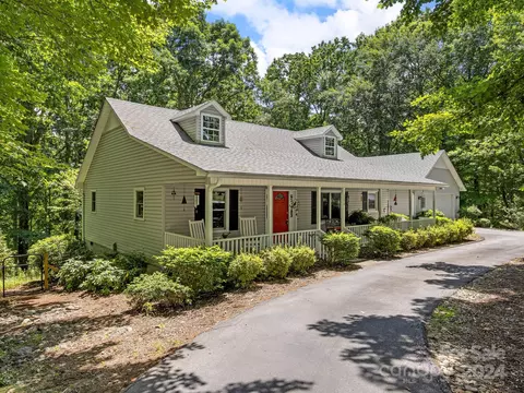 100 Windswept Ln, Columbus, NC 28722