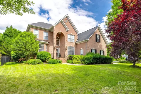 2004 Emerald Pines Dr, Tega Cay, SC 29708