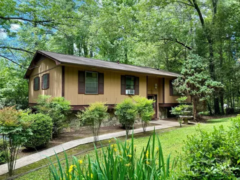 161 Timberlane Dr, Etowah, NC 28729