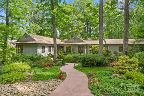 24 Crooked Oak Ct, Hendersonville, NC 28791