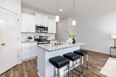 2629 Capitol Dr, Charlotte, NC 28208