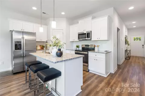 2633 Capitol Dr, Charlotte, NC 28208