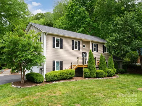 15 Poplar Creek Dr, Asheville, NC 28805