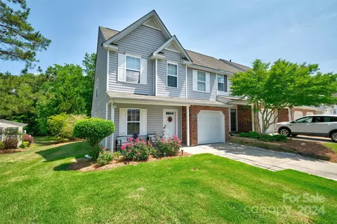 1391 Walnut Hill Dr, Rock Hill, SC 29732