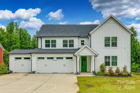194 Country Lake Dr, Mooresville, NC 28115