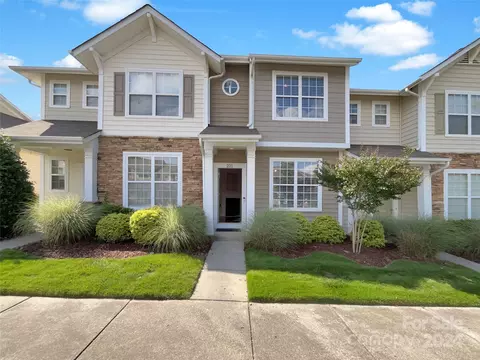 221 Dawn Mist Ln, Fort Mill, SC 29708