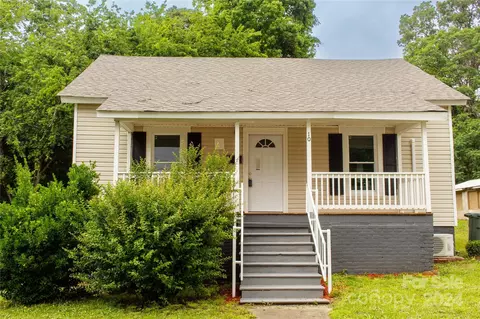 10 Hampton St, Great Falls, SC 29055