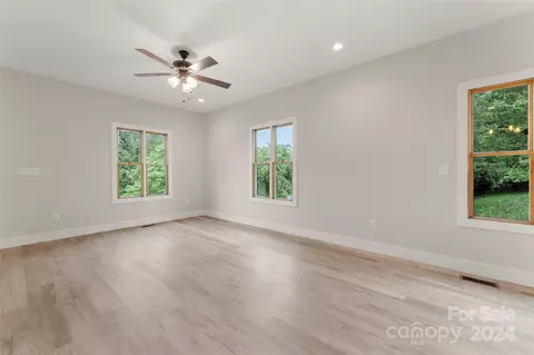 208 Ashworth Ave, Brevard, NC 28712 photo 4