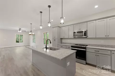 208 Ashworth Ave, Brevard, NC 28712 photo 8