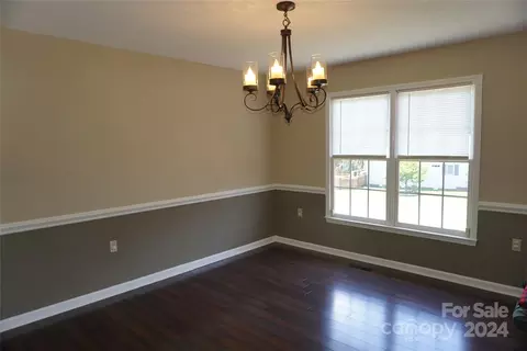 Living - 3809 River Rd, Hickory, NC 28602 photo 3 of 3
