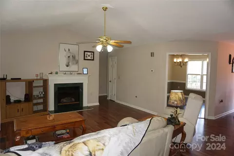 Living - 3809 River Rd, Hickory, NC 28602 photo 2 of 3