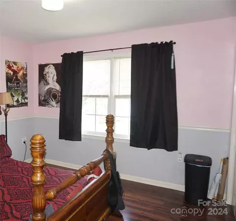 Bedroom - 3809 River Rd, Hickory, NC 28602 photo 4 of 4