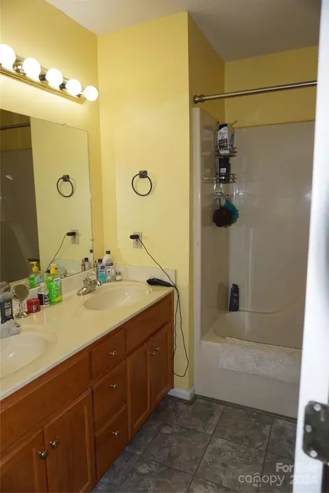 Bath - 3809 River Rd, Hickory, NC 28602 photo 1 of 2