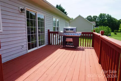 Exterior - 3809 River Rd, Hickory, NC 28602 photo 1 of 1