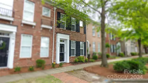 8632 Beaver Creek Dr, Charlotte, NC 28269