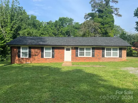 1102 King St, Statesville, NC 28625