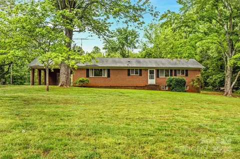 563 Mullis Rd, Harmony, NC 28634