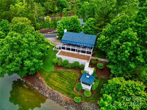 2250 Mallard Cove Dr, Nebo, NC 28761