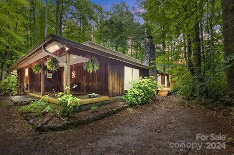 8040 Cedarbrook Dr, Charlotte, NC 28215