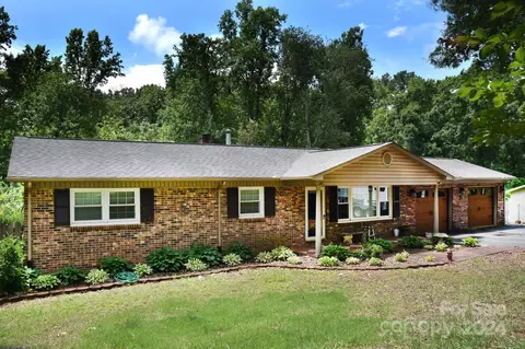 71 Lakemont Park Rd, Hickory, NC 28601