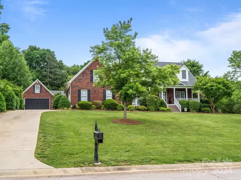 329 Clarendon Estates Dr, Clover, SC 29710