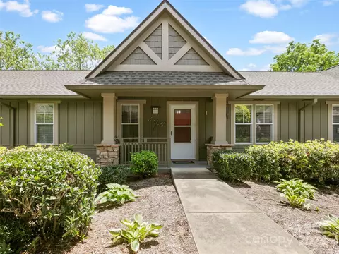 602 Fox Den Ct, Hendersonville, NC 28792