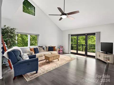Living - 2 Pheasant Dr, Fairview, NC 28730 photo 2 of 3