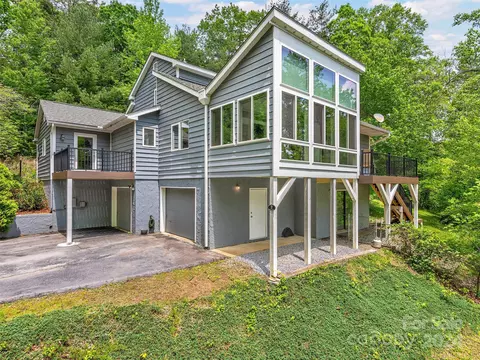 2 Pheasant Dr, Fairview, NC 28730