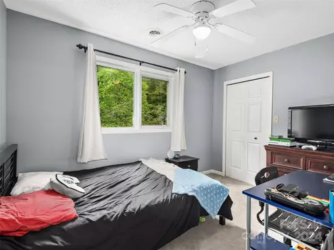 Bedroom - 2 Pheasant Dr, Fairview, NC 28730 photo 3 of 4