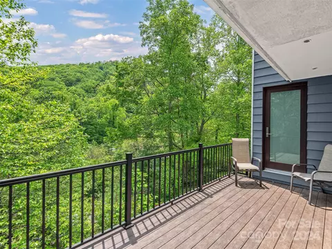 Exterior - 2 Pheasant Dr, Fairview, NC 28730 photo 3 of 7