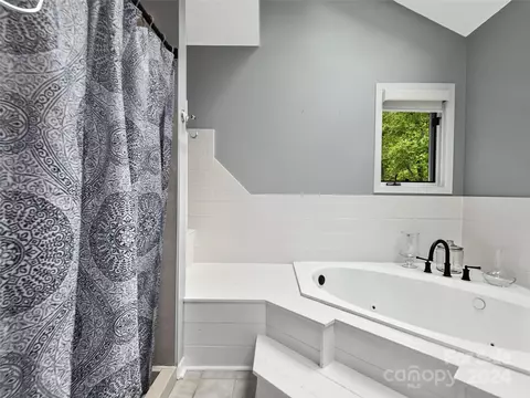 Bath - 2 Pheasant Dr, Fairview, NC 28730 photo 3 of 4