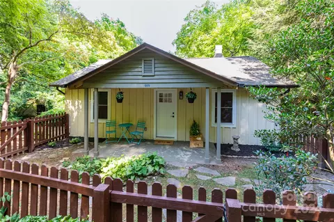 468 Governors View Rd, Asheville, NC 28805