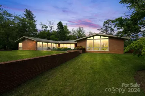14 Saint Charles Pl, Asheville, NC 28804