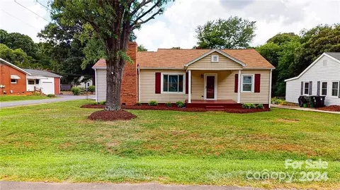 66 Pinecrest Dr, Concord, NC 28027