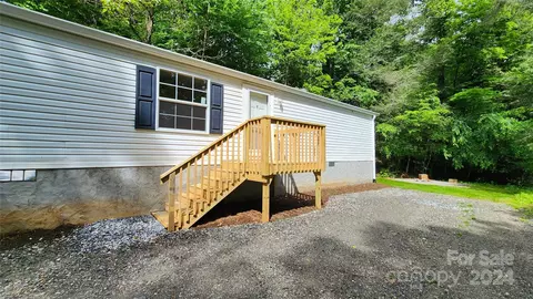 22 Buttercup Ln, Marshall, NC 28753