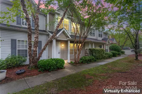 612 Emerald Cove Dr, Charlotte, NC 28262