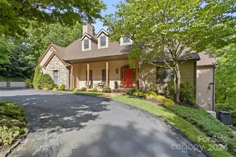 113 Woodglen Ct, Flat Rock, NC 28731