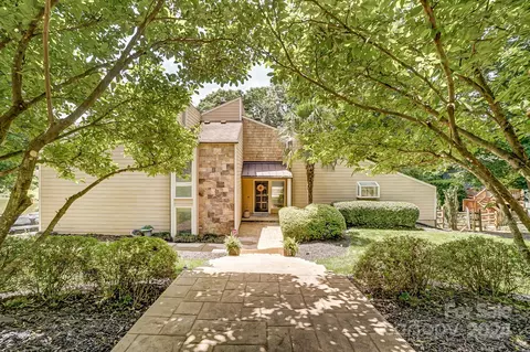 8110 Raintree Ln, Charlotte, NC 28277