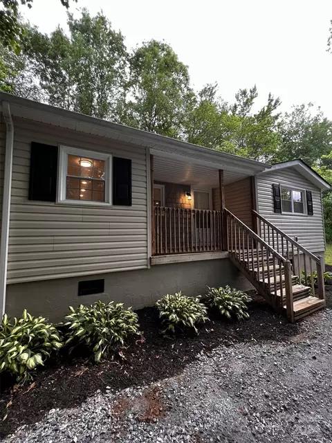 207 Gravel Hill Ct, Taylorsville, NC 28681