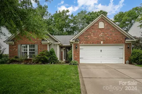 353 Dutchmans Meadow Dr, Mount Holly, NC 28120