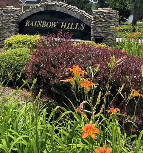 4225 Rainbow Hills Dr, Hickory, NC 28602