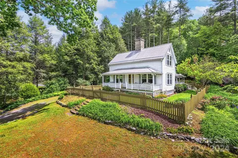 95 Hubbard Cir, Penrose, NC 28766