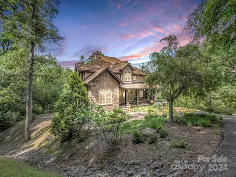 137 Rustic Trl, Lake Lure, NC 28746