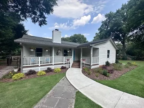 18034 Whispering Oaks Dr, Cornelius, NC 28031